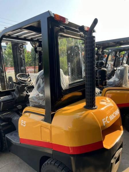 Empilhador Mitsubishi CPCD25 TRIPLEX