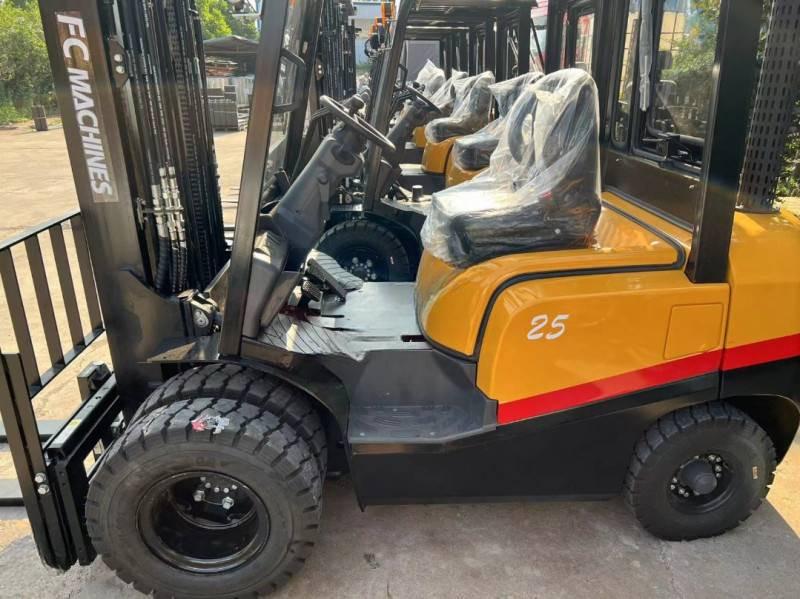 Empilhador Mitsubishi CPCD25 TRIPLEX