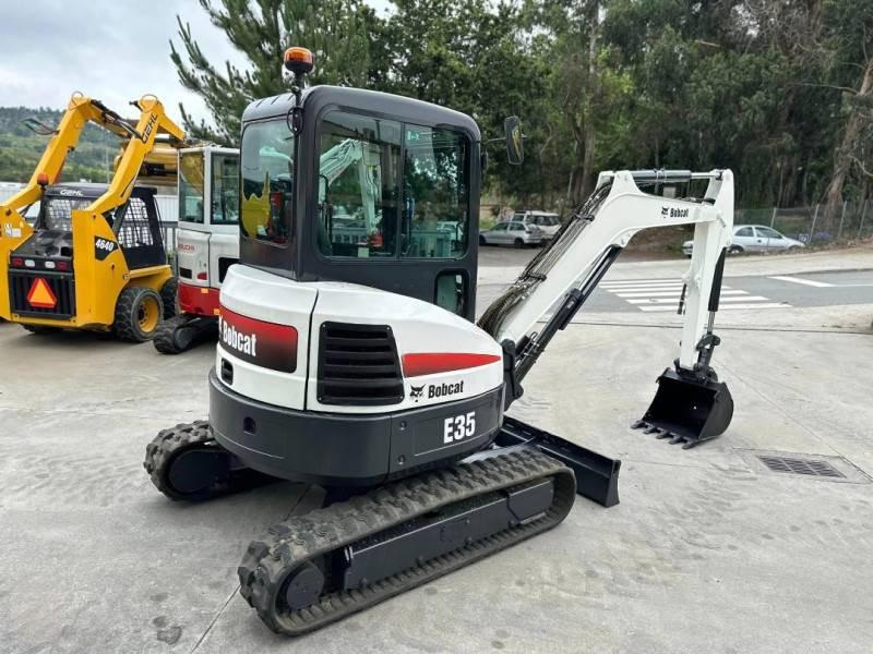 Mini-escavadora Bobcat E 35 usada