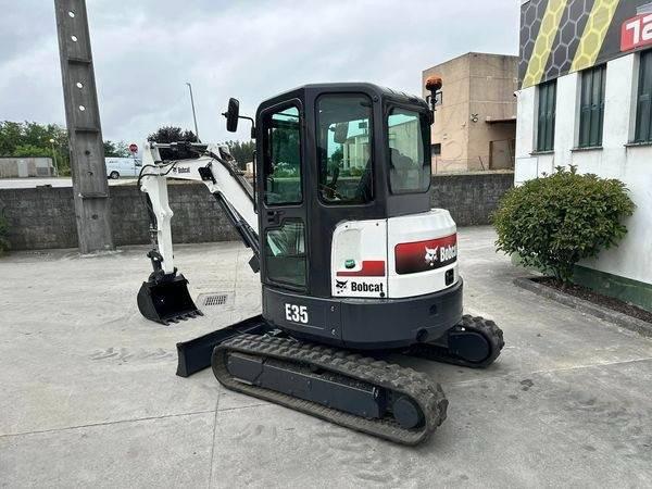 Mini-escavadora Bobcat E 35 usada