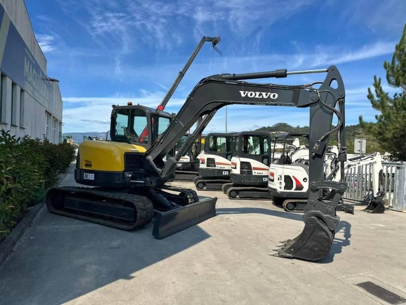 Mini-escavadora Volvo ECR88 usada