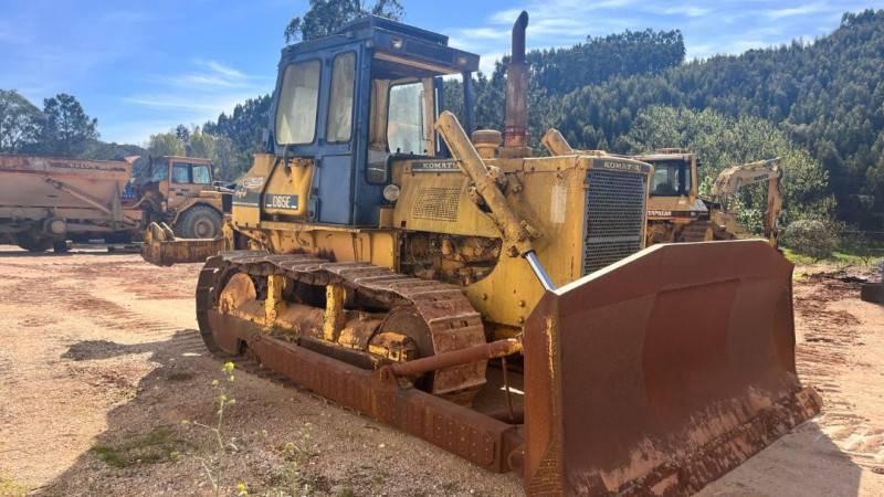 Bulldozer de lagartas Komatsu D65E usado