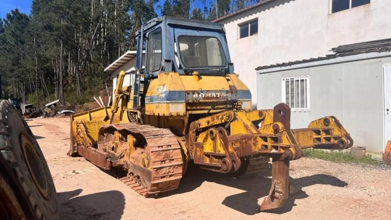 Bulldozer de lagartas Komatsu D65E usado