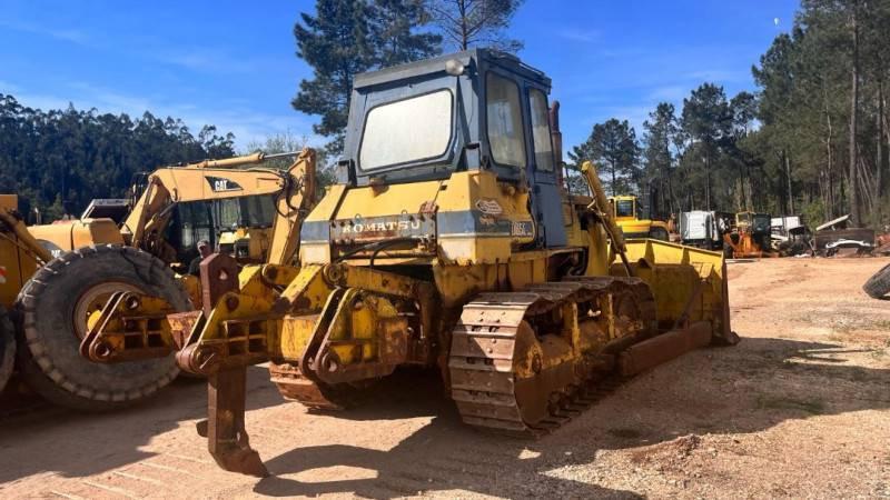 Bulldozer de lagartas Komatsu D65E usado