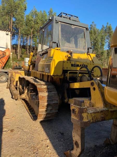 Bulldozer de lagartas Komatsu D65E-8 usado