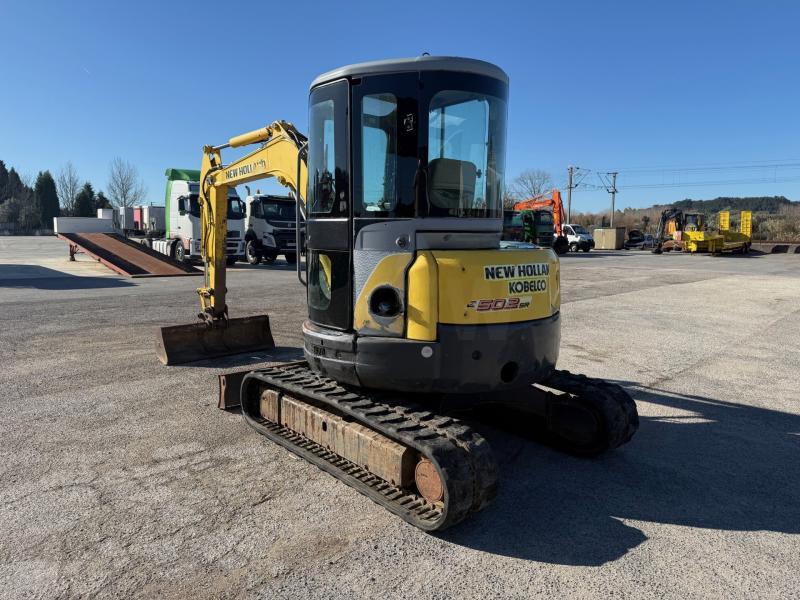Mini-escavadora New Holland E 50.2 SR 502 usada