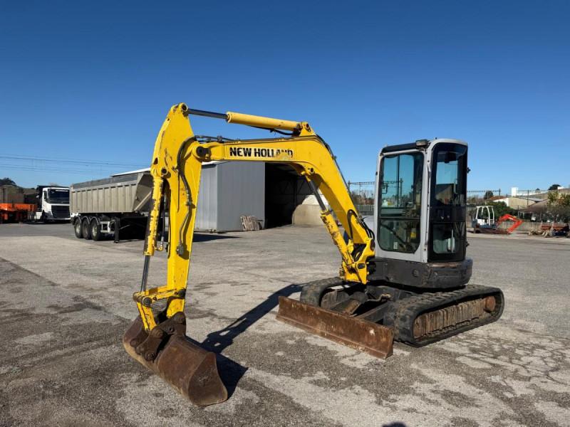 Mini-escavadora New Holland E 50.2 SR 502 usada