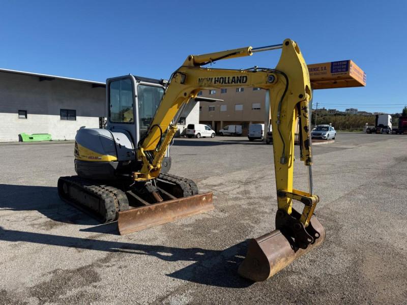 Mini-escavadora New Holland E 50.2 SR 502 usada