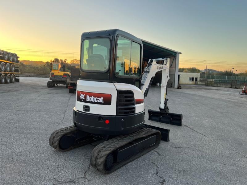 Mini-escavadora Bobcat E 26 usada
