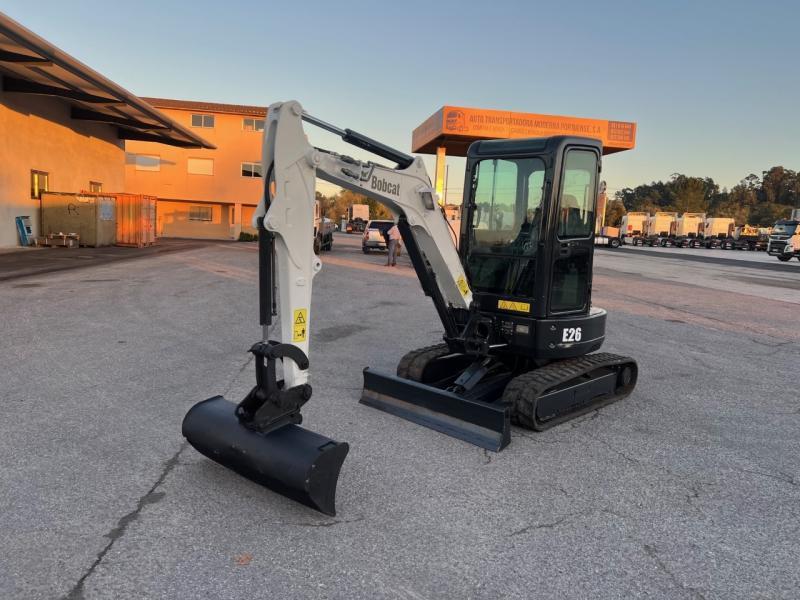 Mini-escavadora Bobcat E 26 usada