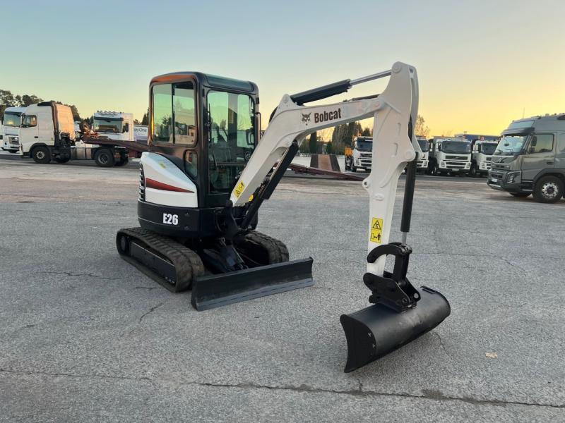 Mini-escavadora Bobcat E 26 usada